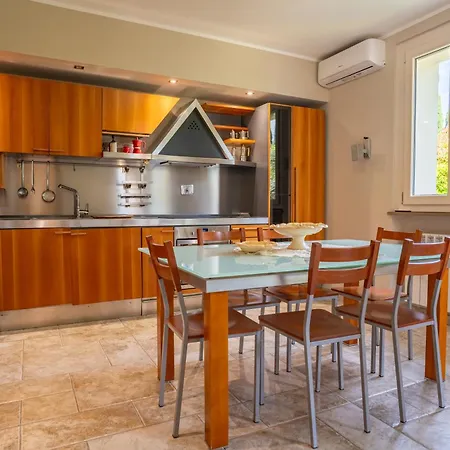 וילה A 5 Minuti Da - Bbq & Giardino פוליניו