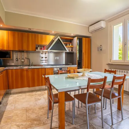 וילה A 5 Minuti Da - Bbq & Giardino פוליניו